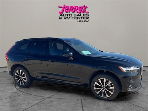 Used 2025 Volvo XC60 B5 Plus image 18