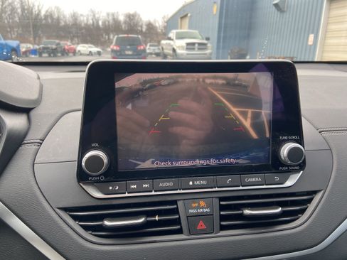 Used 2022 Nissan Altima 2.5 SV w/ SV Premium Package image 22