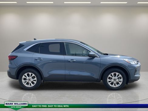 Used 2023 Ford Escape Active w/ Tech Pack #2 AWD/4WD image 3