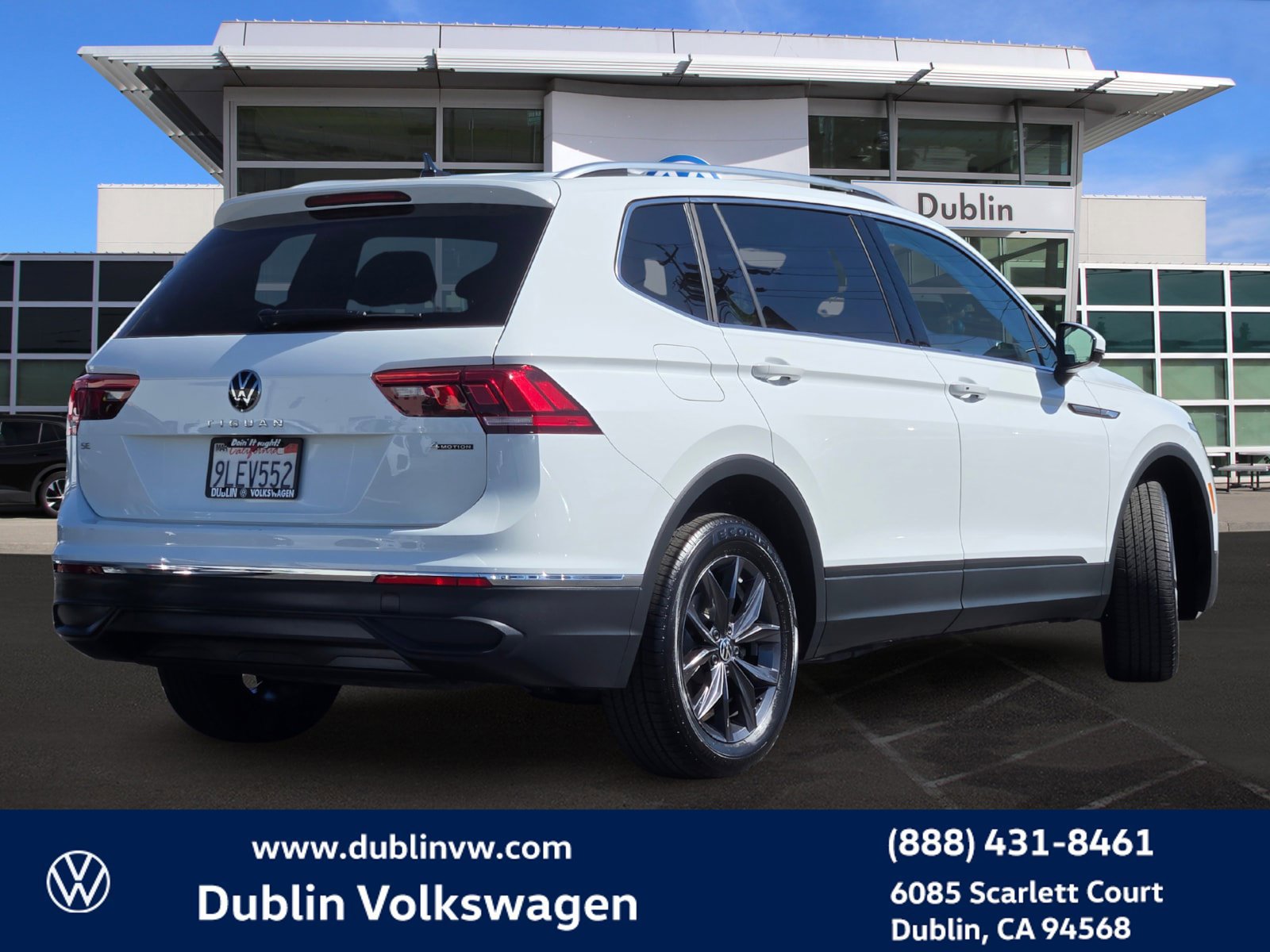 Certified 2024 Volkswagen Tiguan SE w/ Panoramic Sunroof Package AWD/4WD image 4