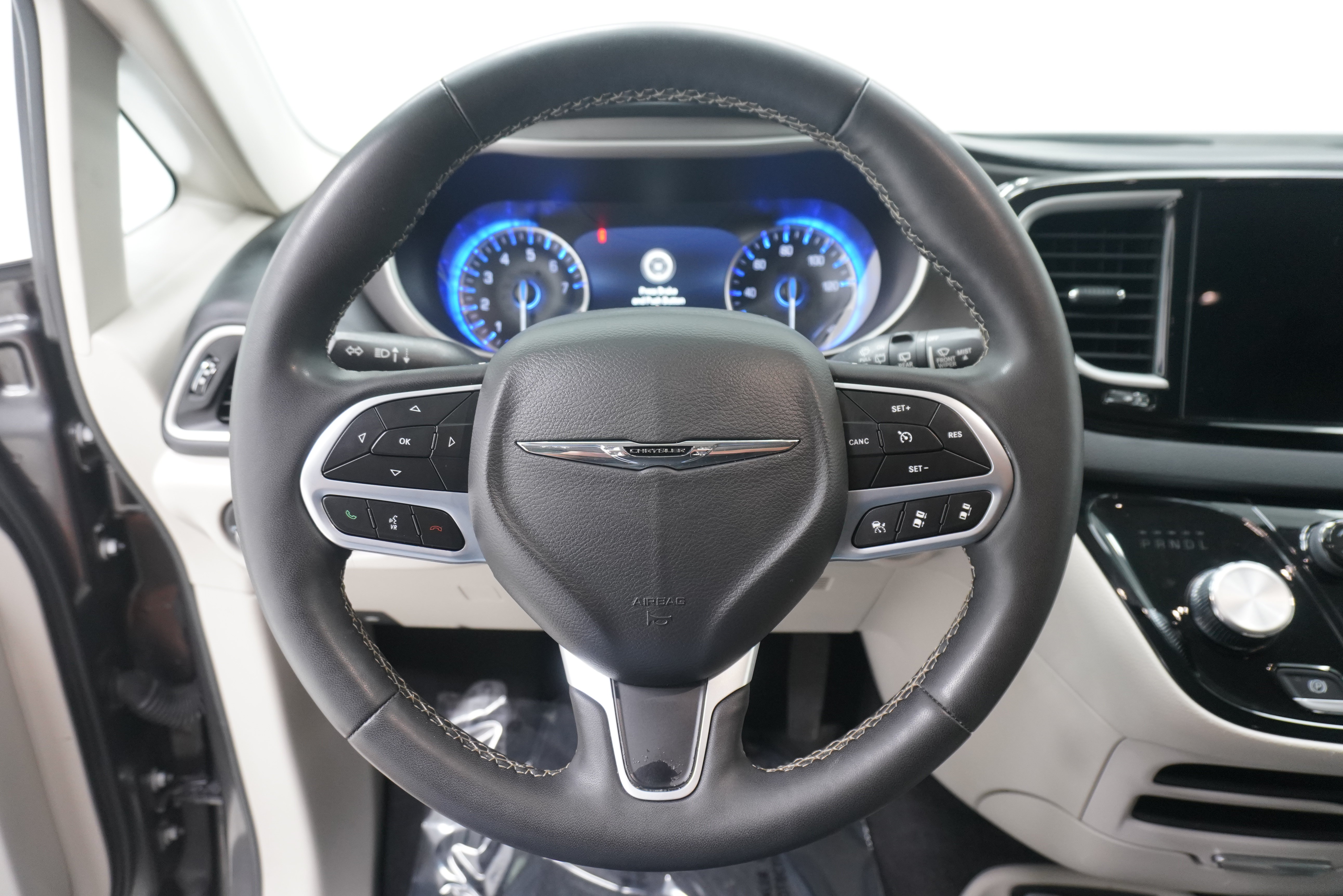 Used 2023 Chrysler Pacifica Touring-L FWD image 18