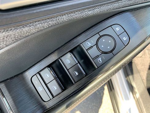 Used 2022 Nissan Rogue SV image 22