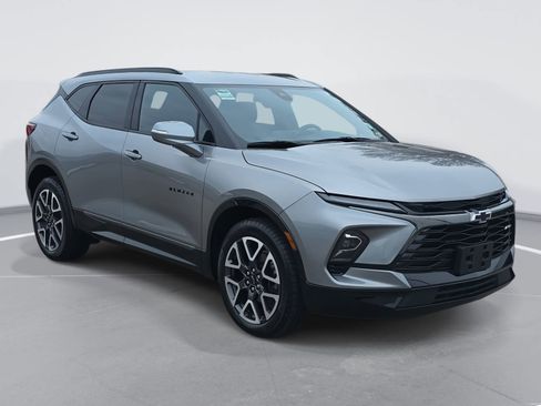 Used 2023 Chevrolet Blazer RS w/ Enhanced Convenience Package image 3