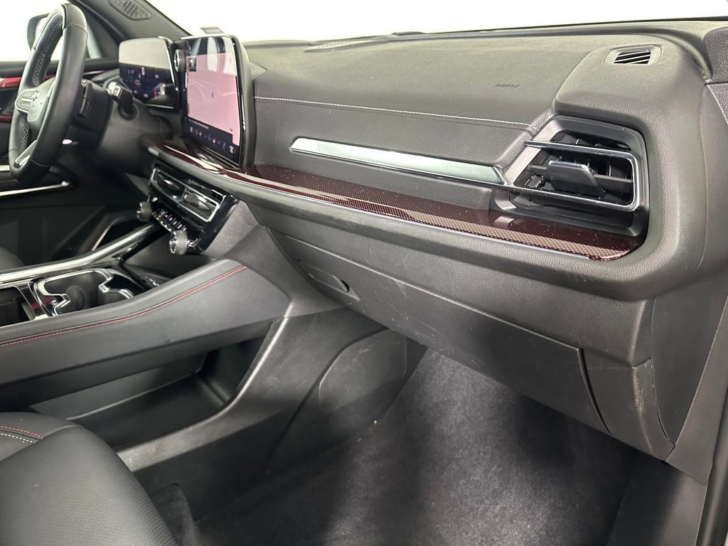 Used 2024 Chevrolet Traverse Z71 w/ Enhanced Driving Package AWD/4WD image 29