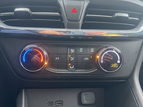 Used 2025 Buick Encore GX Preferred image 19