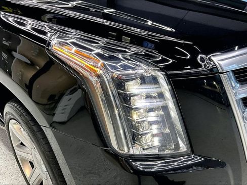 Used 2016 Cadillac Escalade Luxury image 34