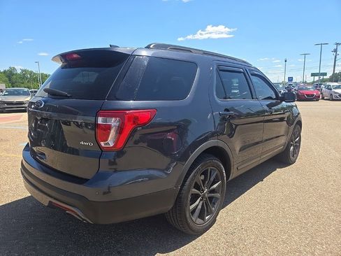 Used 2017 Ford Explorer XLT w/ Equipment Group 202A AWD/4WD image 7