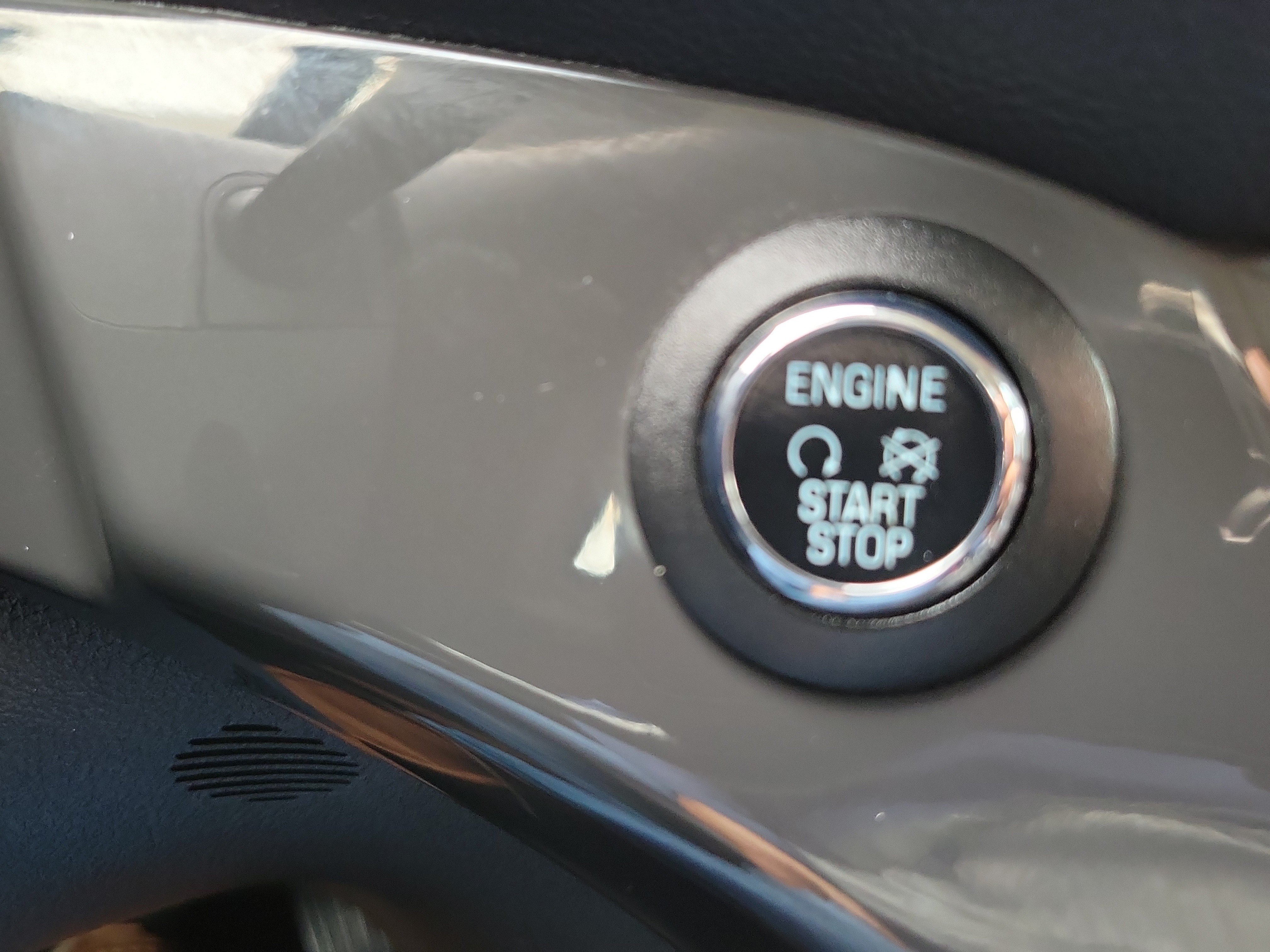 Used 2015 Ford Escape Titanium w/ Equipment Group 301A AWD/4WD image 33
