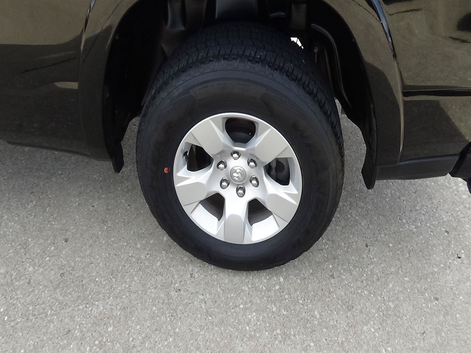 Used 2025 RAM 1500 Big Horn AWD/4WD image 12