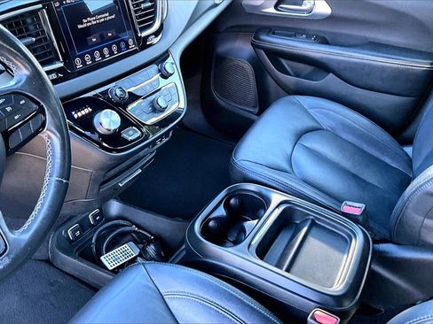 Used 2019 Chrysler Pacifica Touring Plus w/ S Appearance Package image 10