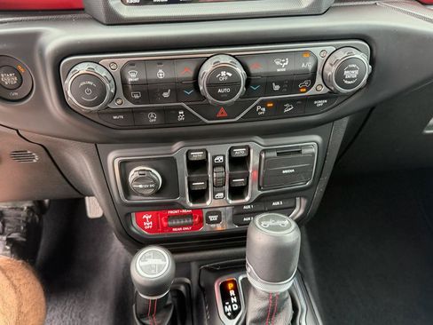 Used 2019 Jeep Wrangler Unlimited Rubicon AWD/4WD image 25