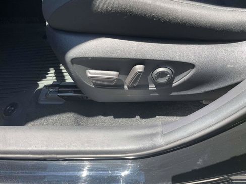 Used 2021 Toyota RAV4 XLE FWD image 15