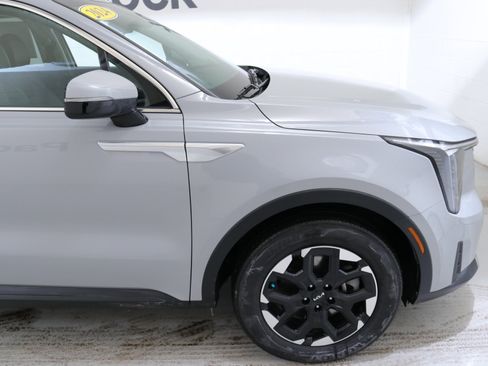Used 2024 Kia Sorento S w/ Panoramic Sunroof Package image 11