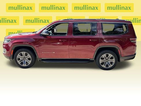 Used 2024 Jeep Wagoneer Series II w/ Flexible Seating Group RWD image 10