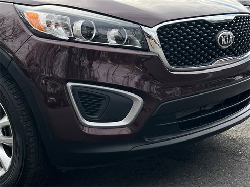 Used 2016 Kia Sorento LX image 8