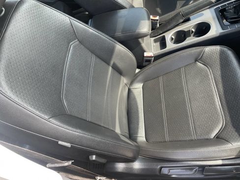 Used 2015 Volkswagen Passat 1.8T SE image 16