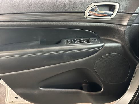 Used 2021 Jeep Grand Cherokee Laredo X image 25