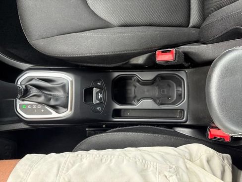 Used 2023 Jeep Renegade Latitude AWD/4WD image 15