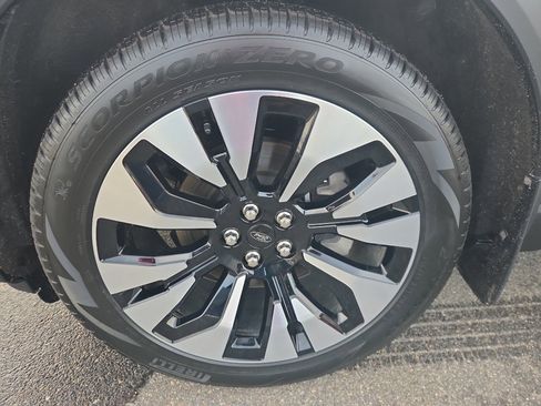 Used 2025 Ford Explorer Active image 6