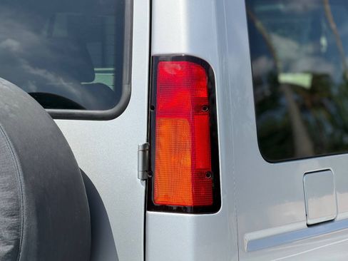 Used 2004 Land Rover Discovery S AWD/4WD image 13