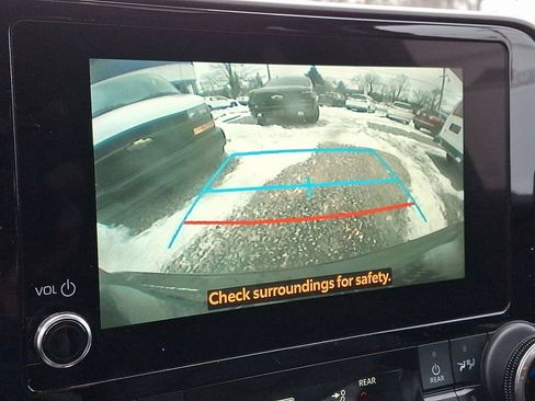 Used 2023 Toyota Highlander XLE image 24