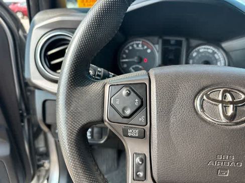 Used 2021 Toyota Tacoma TRD Off-Road w/ Technology Package AWD/4WD image 13
