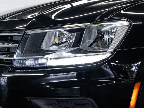 Used 2018 Volkswagen Tiguan SEL image 9
