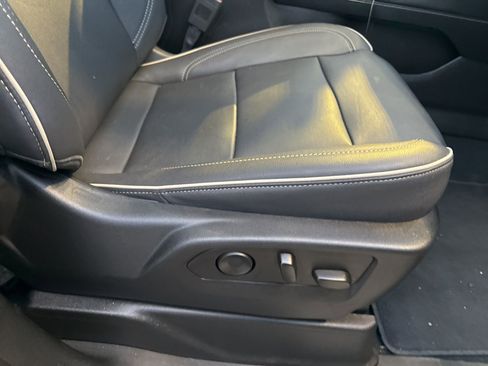 Used 2022 GMC Yukon SLT w/ SLT Premium Package image 28