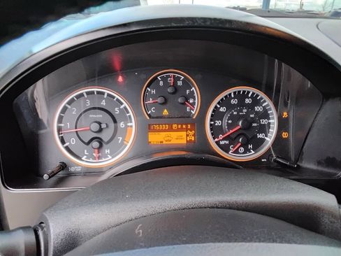 Used 2014 Nissan Titan SV w/ SV Value Truck Package image 13