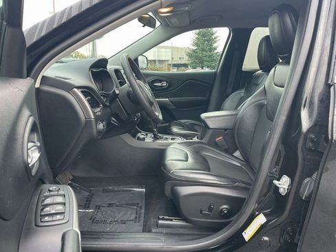 Used 2020 Jeep Cherokee Latitude Plus image 16