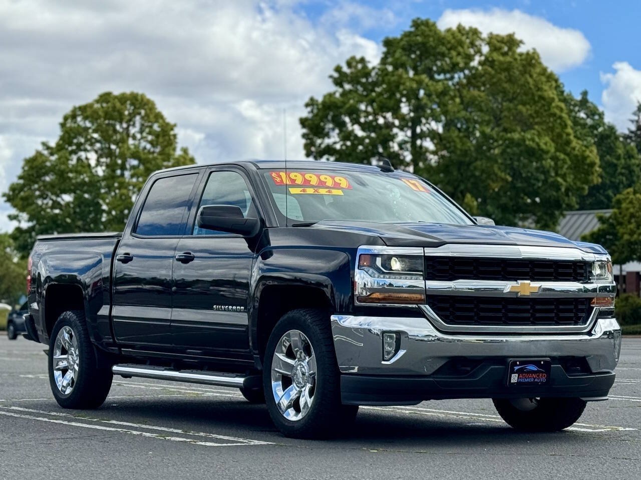 Used 2017 Chevrolet Silverado 1500 LT w/ LT Eassist Package AWD/4WD image 18