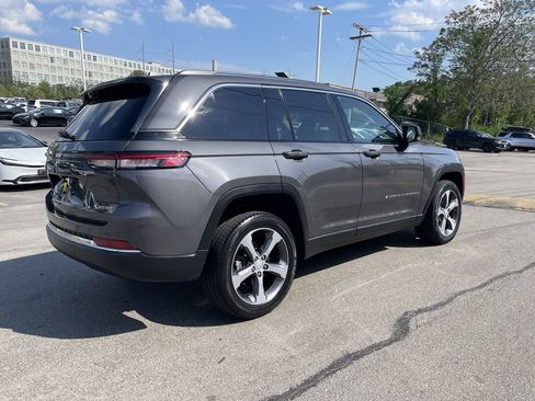 Used 2023 Jeep Grand Cherokee Limited AWD/4WD image 8