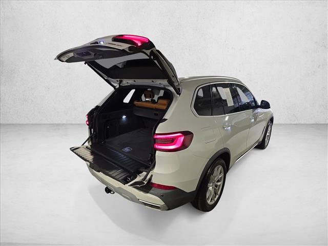 Used 2021 BMW X5 xDrive40i w/ Luxury Seating Package 2 AWD/4WD image 14
