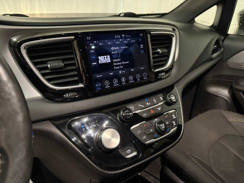 Used 2019 Chrysler Pacifica Touring Plus w/ Advanced Safetytec Group image 33