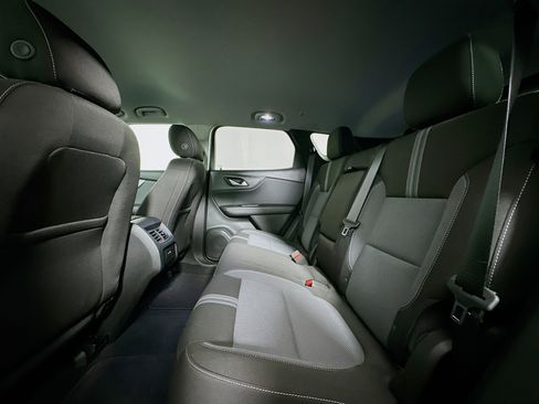 Used 2025 Chevrolet Blazer LT FWD image 28