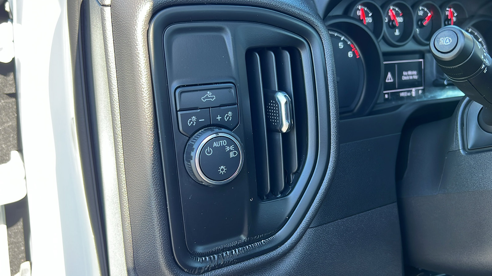 Certified 2025 Chevrolet Silverado 1500 W/T RWD image 23