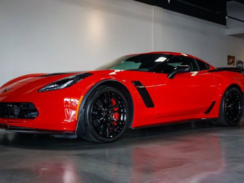 Used 2019 Chevrolet Corvette Z06 RWD image 3