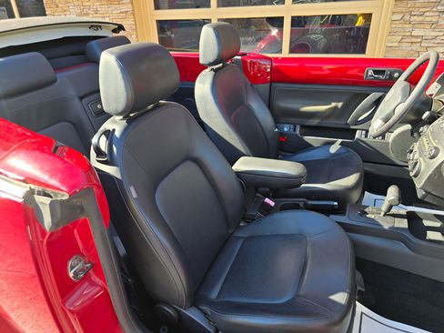 Used 2008 Volkswagen Beetle S image 4