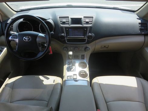 Used 2013 Toyota Highlander SE AWD/4WD image 12