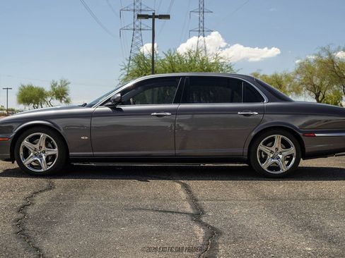 Used 2006 Jaguar XJ8 RWD image 3