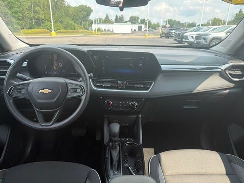 Used 2025 Chevrolet TrailBlazer LT AWD/4WD image 15