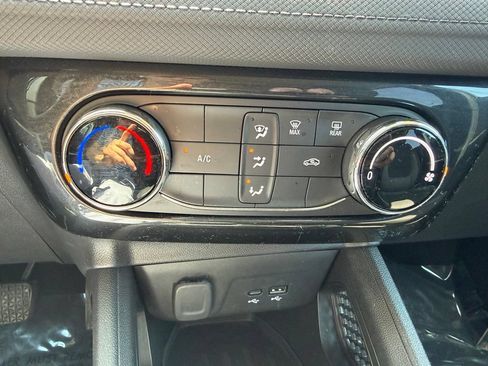 Used 2025 Chevrolet TrailBlazer LT FWD image 18