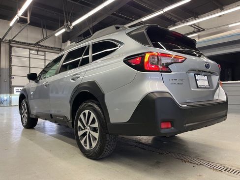 Certified 2025 Subaru Outback Premium w/ Popular Package #1A image 5