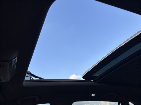 Used 2024 Volkswagen Atlas Cross Sport SEL image 23