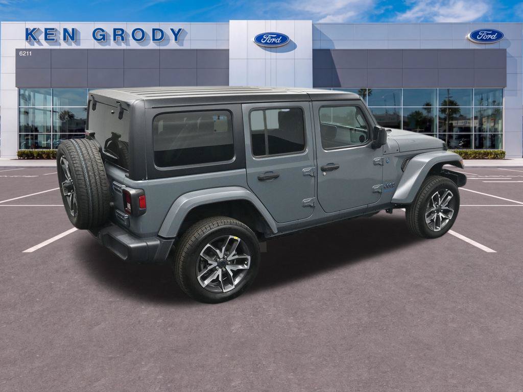 Used 2024 Jeep Wrangler Unlimited AWD/4WD image 17