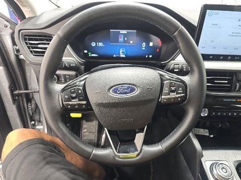 Used 2024 Ford Escape Platinum AWD/4WD image 7
