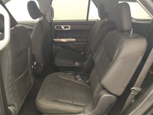 Used 2021 Ford Explorer XLT RWD image 18