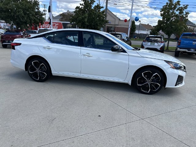 Used 2023 Nissan Altima 2.5 SR AWD/4WD image 41