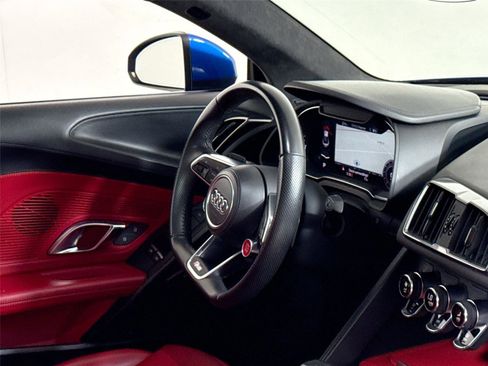 Used 2017 Audi R8 V10 w/ Carbon Exterior Package image 30