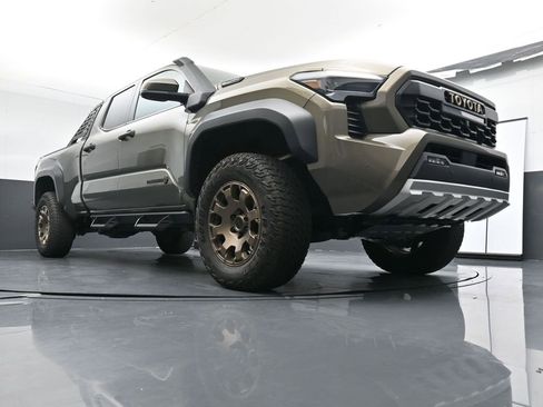 Used 2024 Toyota Tacoma Trailhunter image 33